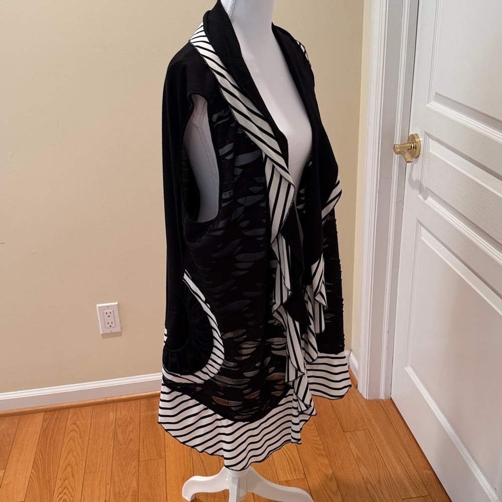 Multiples Sleeveless Vest Black and White waterfall design front, big pockets